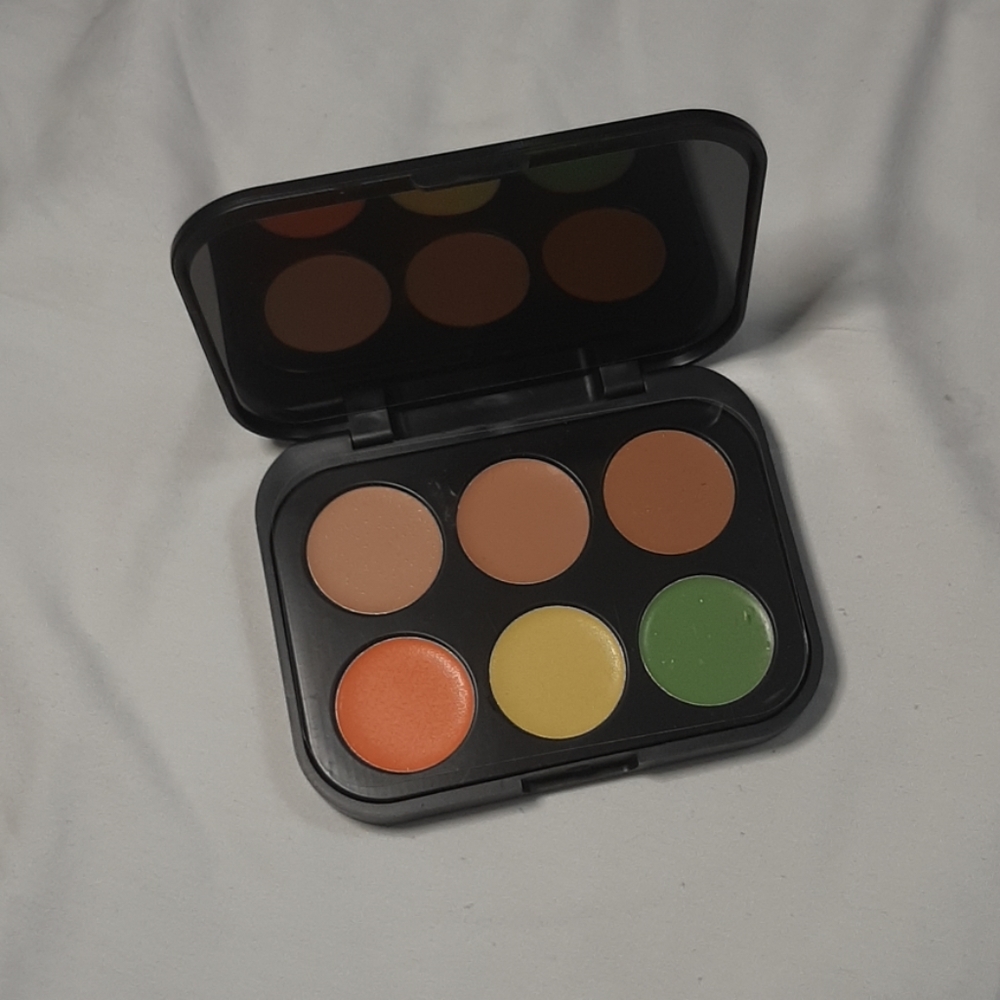 BH Cosmetics Medium-toned Concealer Palette